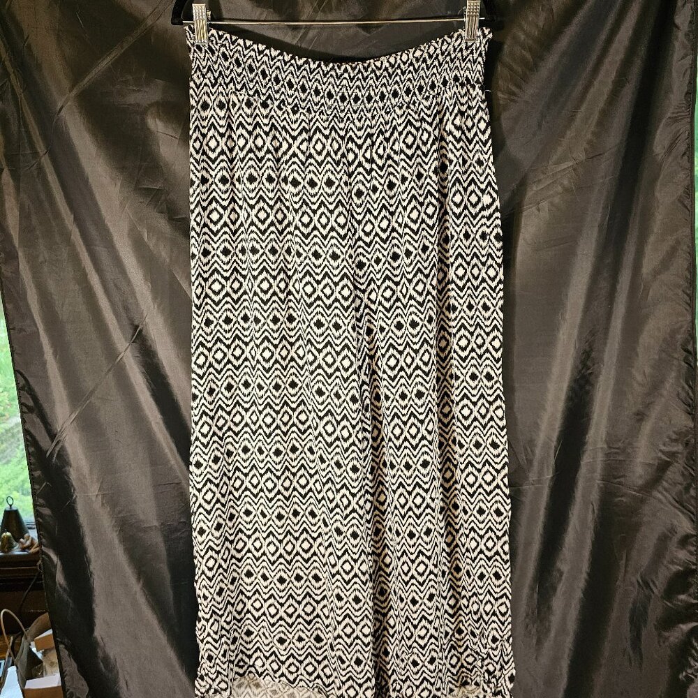 Ninety Clothing Co black and white geometric pants. Size XL